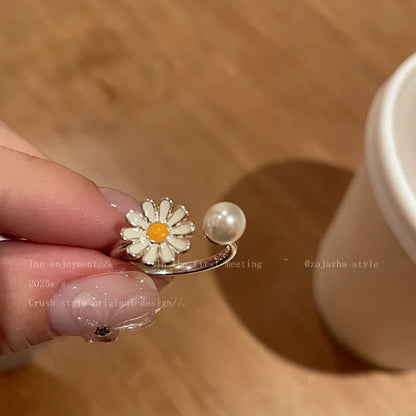 Women's copper opening ring with flower design, available in pearl or plain versions with silver finish