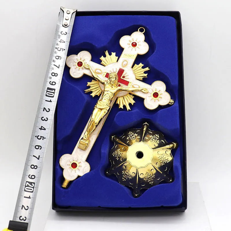 Zinc alloy geometric car ornament in gold and diamond finish, measuring 30cm by 19cm.