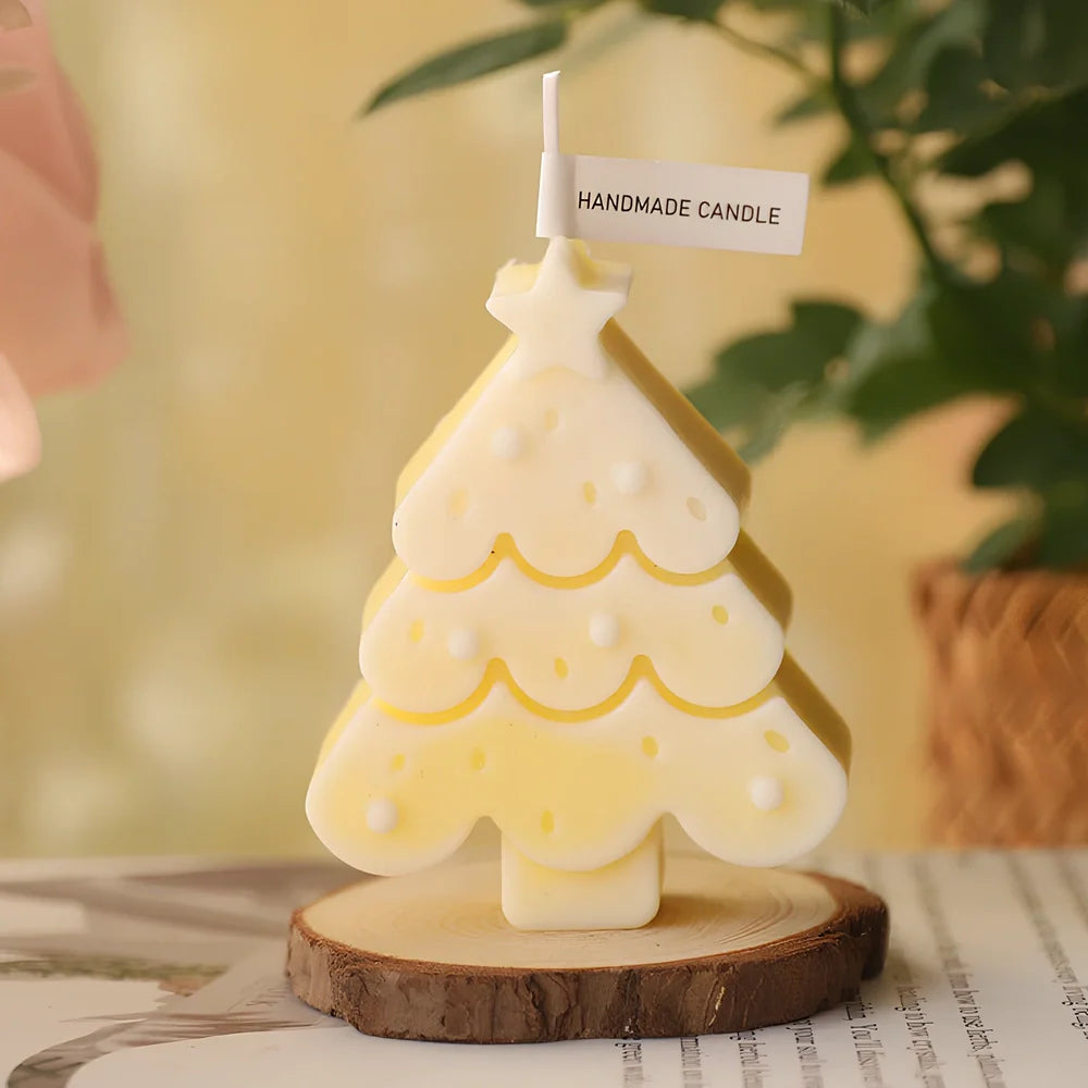 Christmas tree scented soy wax candle with lead-free cotton wick in cylindrical shape, multiple size options available