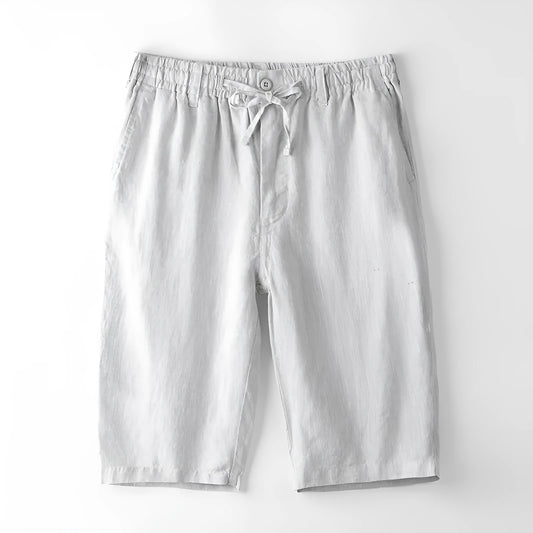 Man's loose-fit linen capri trousers in light colour for casual summer wear