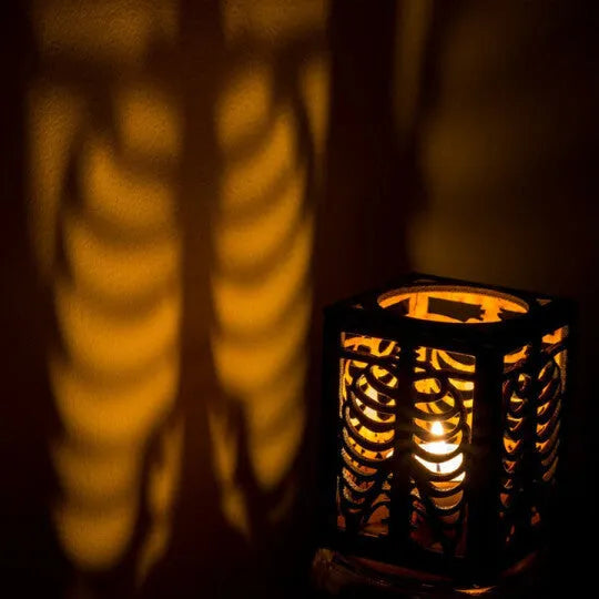 Wooden Halloween shadow lamp with head bone and rib design, American style, 18cm x 13cm x 13cm, picture colour.