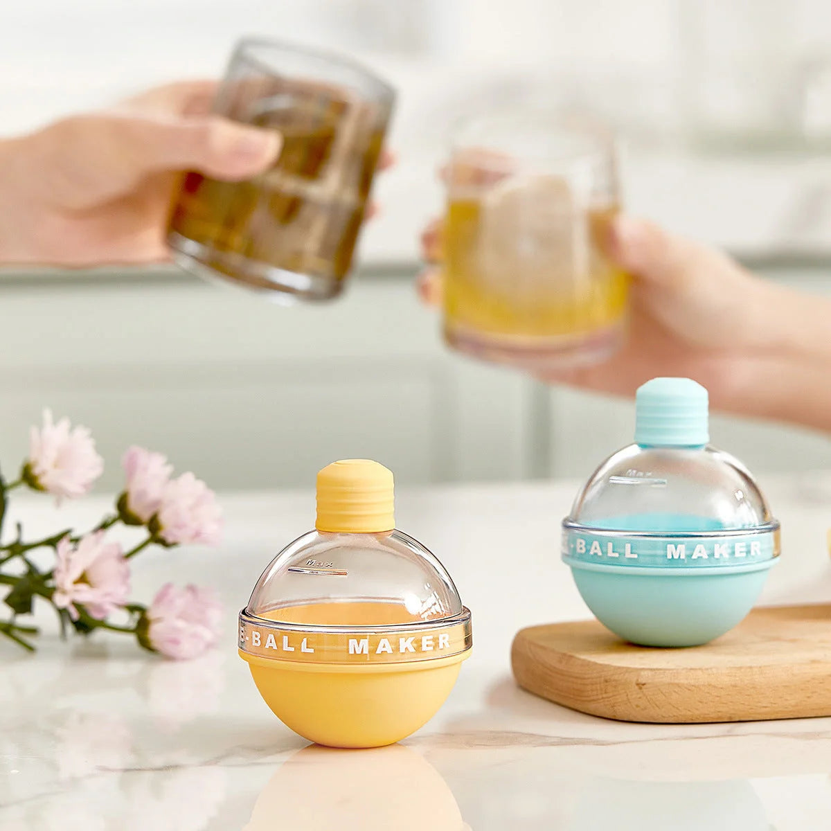 Food grade silicone ice ball mold for whiskey, creating 6CM spherical ice cubes