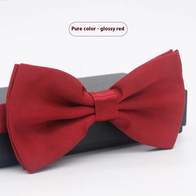 Flat-head self-tie bow tie in a wine red colour, showing its 12cm width and 6cm height dimensions.