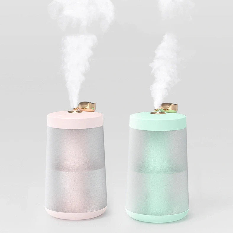 Columnar cat humidifier with electroplated finish and USB cable connection