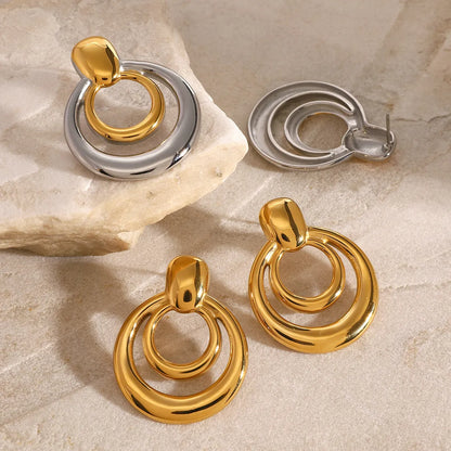 Round geometric hollow stud earrings in gold with 1.2cm diameter and centre cut-out design
