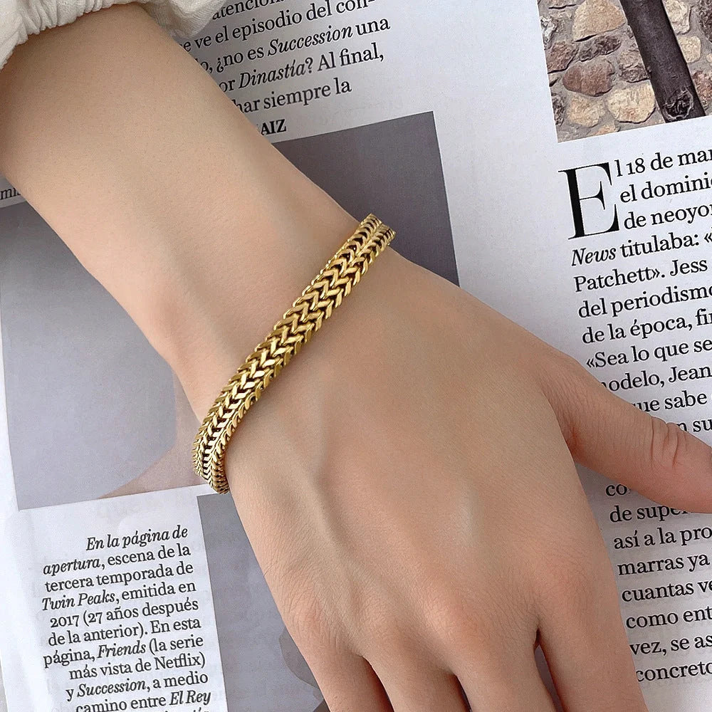 18K gold plated titanium steel bracelet with hemp flower design