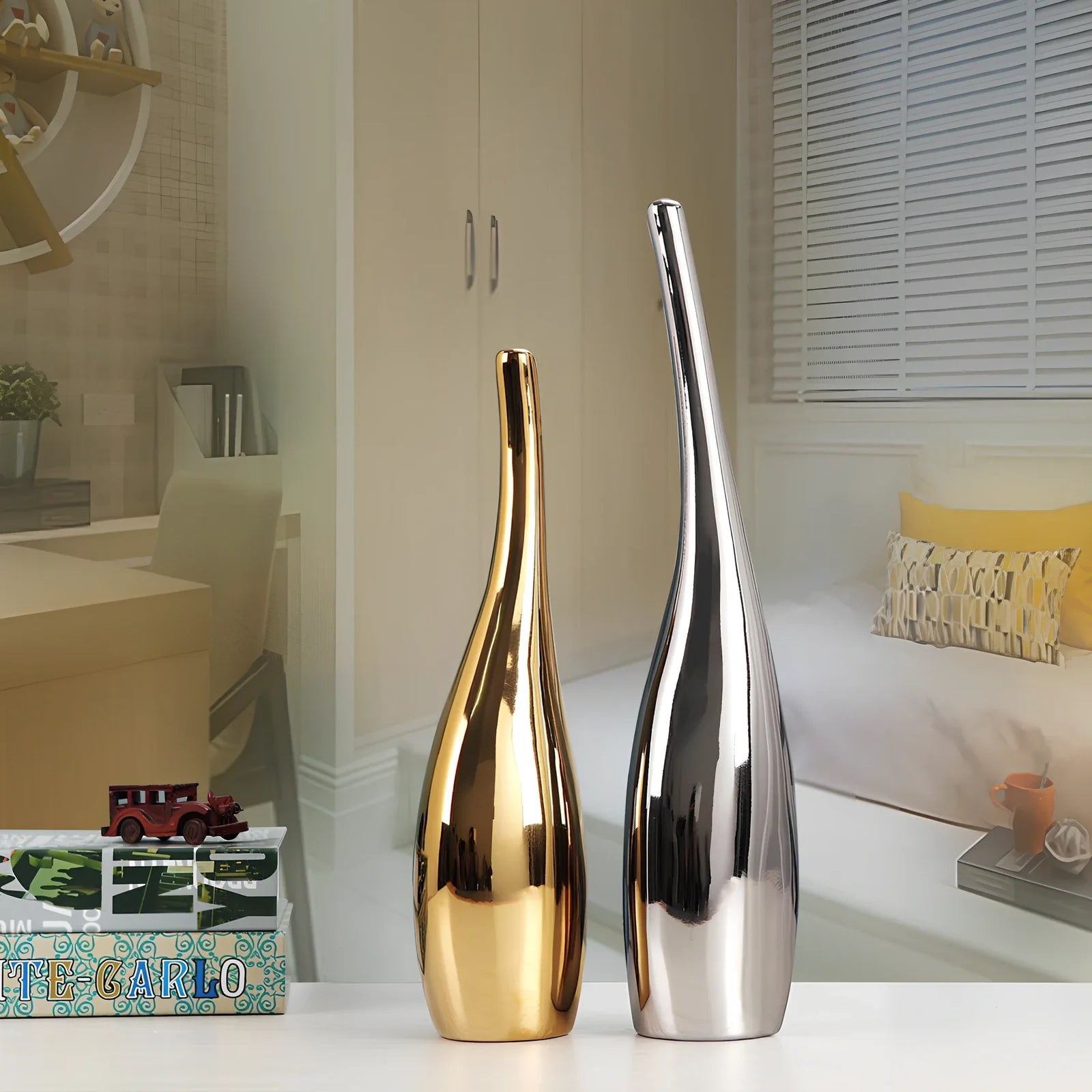 Nordic ceramic vase with inlay surface and gold plating in curved bottle shape measuring 25-35cm tall