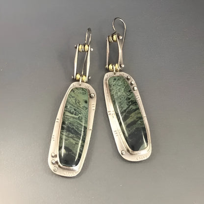 Two-tone geometric alloy earrings with marble pattern, lightweight design for all-day wear