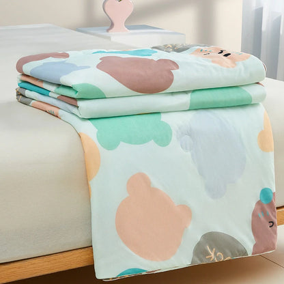 Ultra-soft, machine-washable cooling quilt made with breathable ice silk fabric for year-round comfort