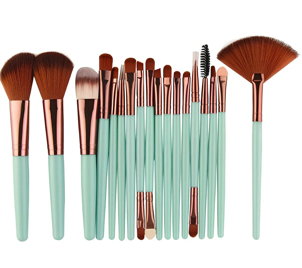 MAANGE 18-piece makeup brush set with fan-shaped tools and various brush heads