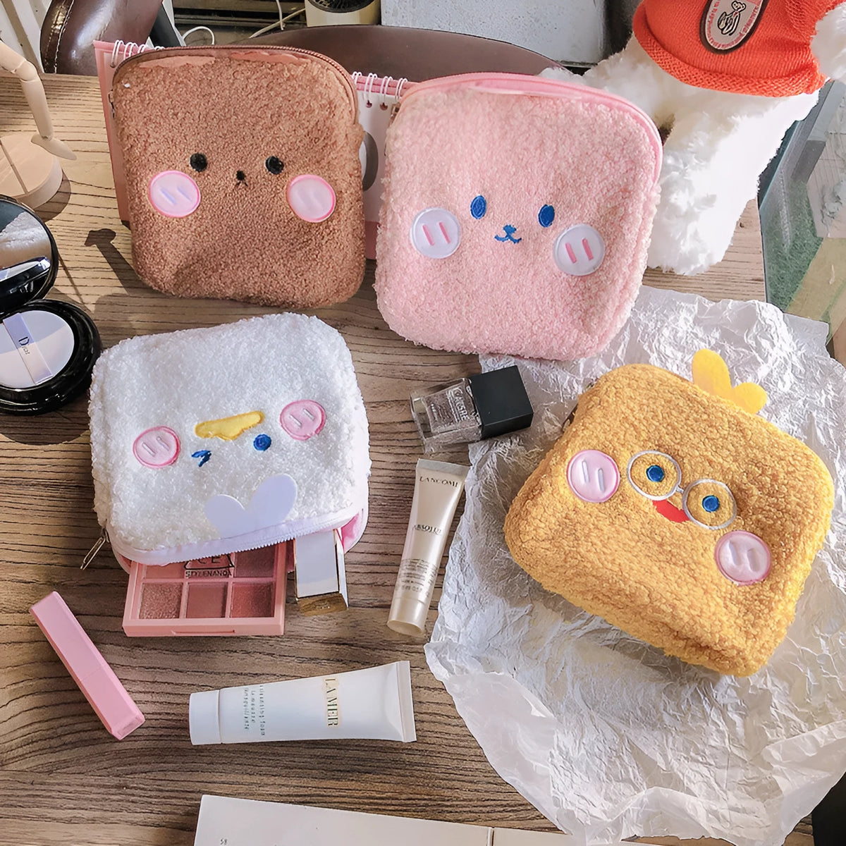 Sanitary napkin storage bag 13x13x1.5cm plush aunt bag in non-woven fabric and flannel with colour options