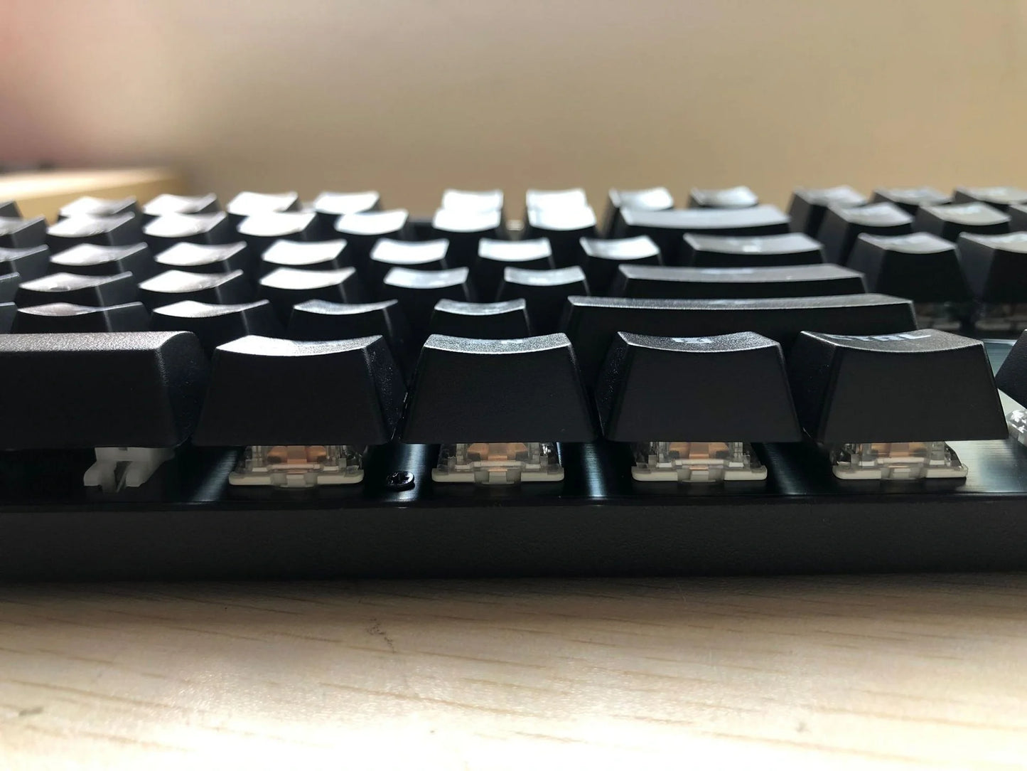 Green shaft mechanical keyboard with 87 keys and backlight
