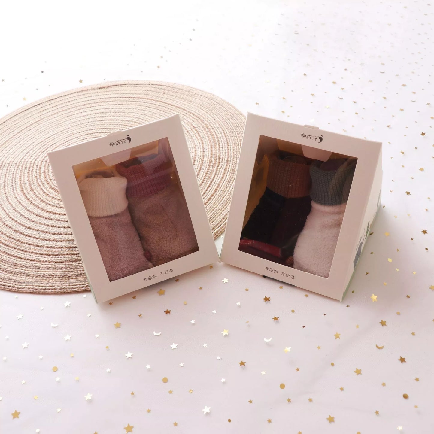 Warm baby socks in khaki, white, toon, and black colors for sizes S, M, L