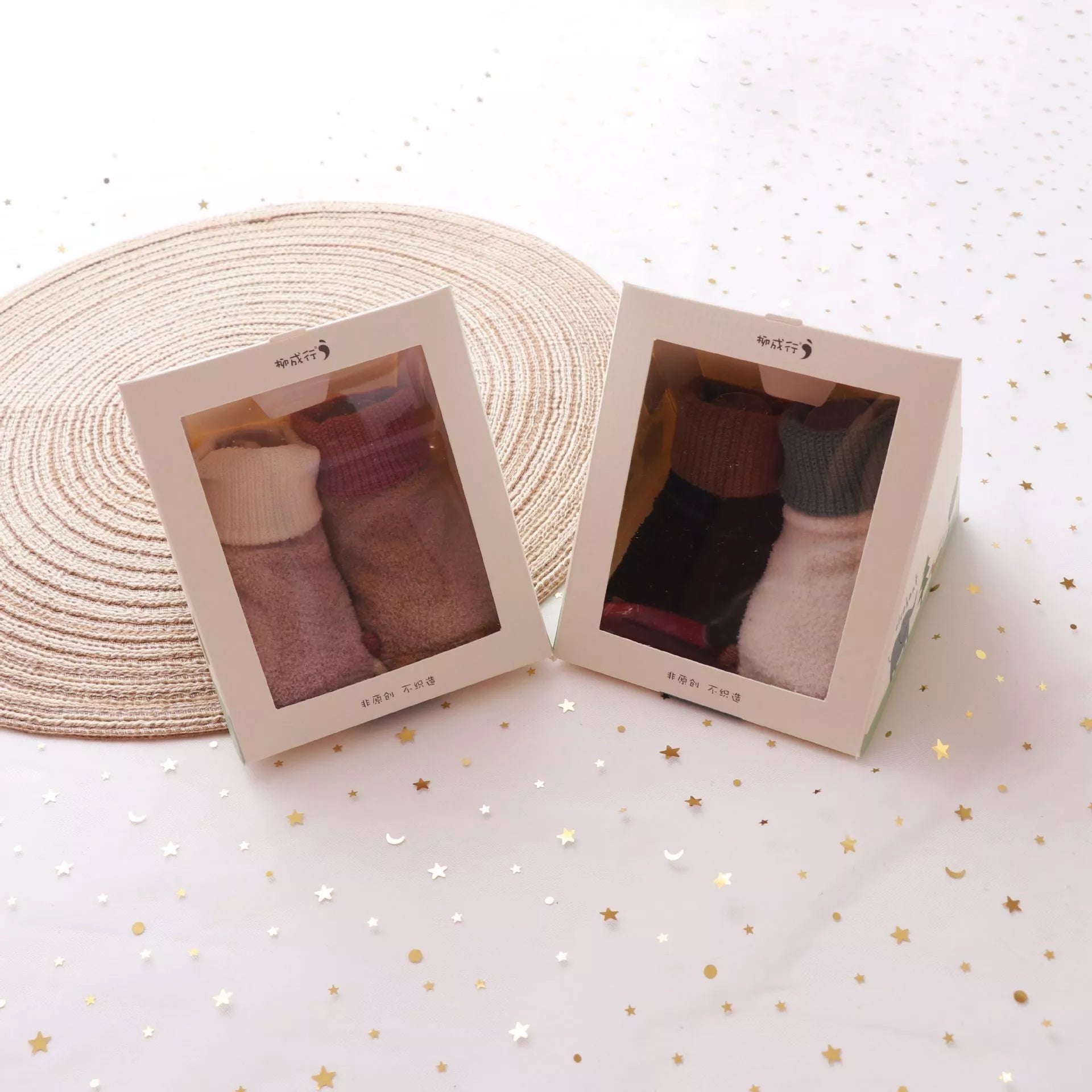 Warm baby socks in khaki, white, toon, and black colors for sizes S, M, L