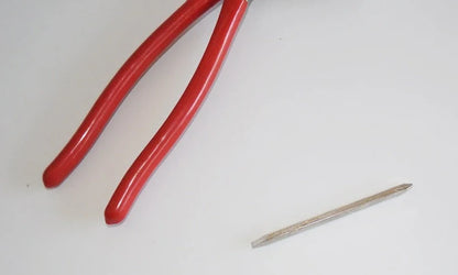 Red-handled household hammer with integrated Korean Shenzhen saw blade for multi-functional DIY use