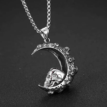 Men's silver stainless steel necklace with a detailed alloy skull pendant on a chain.
