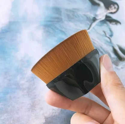 Professional foundation brush kit for BB cream and loose powder application in black, white, and pink