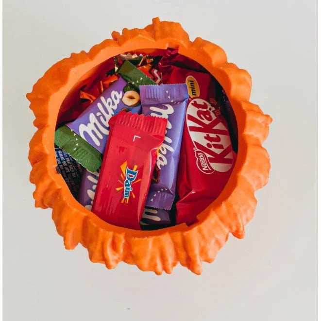 Spooky Halloween pumpkin-shaped candy bowl with lid, made of durable PVC for reusable and easy-to-clean trick-or-treating display