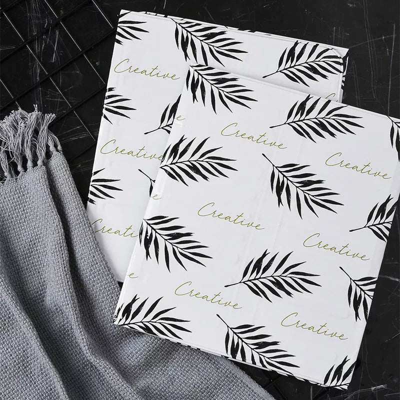 Kitchen oil splatter screen made of aluminum foil, foldable design, heat and oil proof