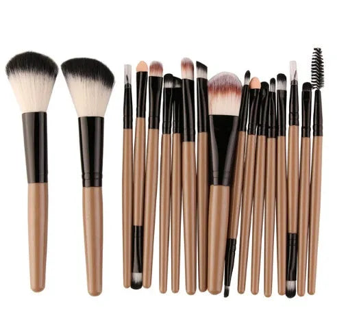 MAANGE 18-piece make-up brush set with fan-shaped tools for contouring and blending on a table