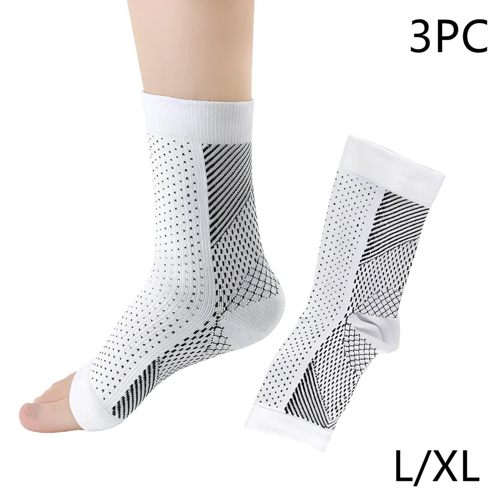 Invisible heel compression socks in black colour with absorbent insole design