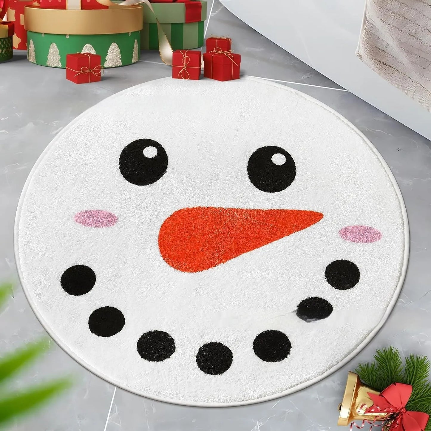 Round Christmas carpet with festive design on soft polyester fibre, showing 60cm and 80cm size options