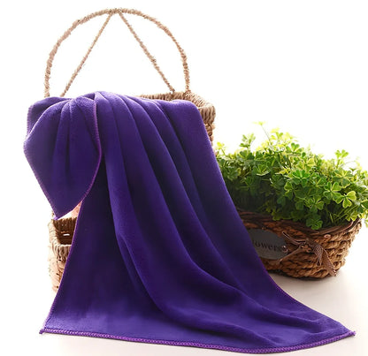 Microfiber pet towel in blue colour showing 40x60cm size with water absorption demonstration