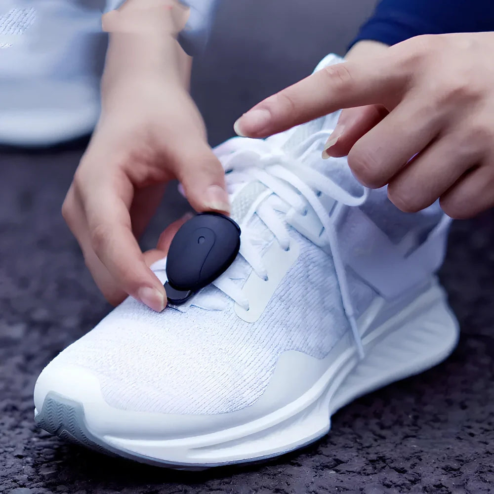Black drop-shaped running corrector with posture analysis and 11 sports metrics tracking
