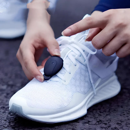 Black drop-shaped running corrector with posture analysis and 11 sports metrics tracking