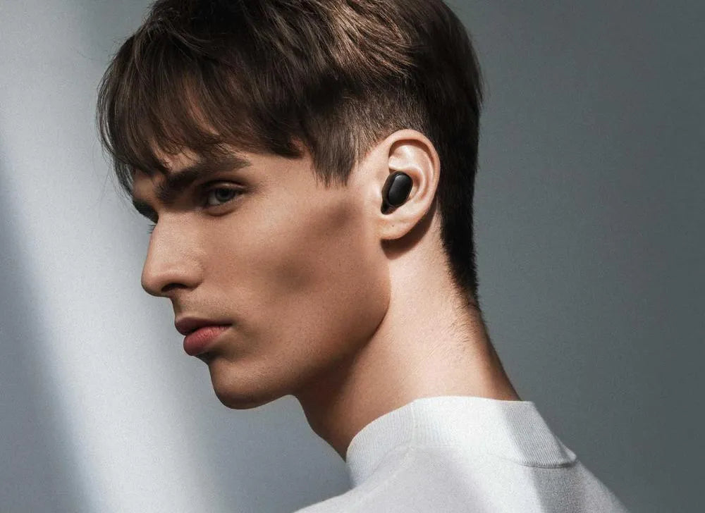 Black AirDots true wireless earbuds with charging case, showing 7.2mm drivers and three earplug sizes