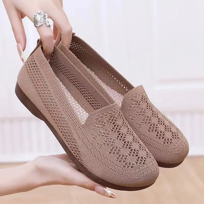 Elderly women's antiskid shoes with Flyknit lining and mesh upper in beige, black or brown colours