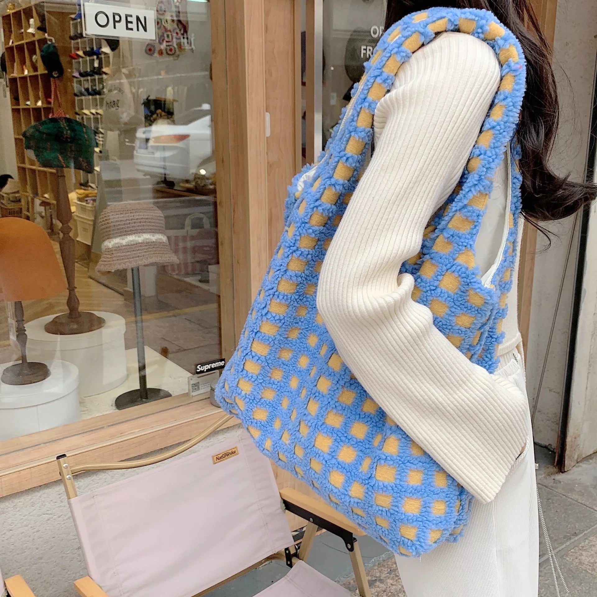 Large capacity waffle flannel tote bag in plaid colors for students and commuters