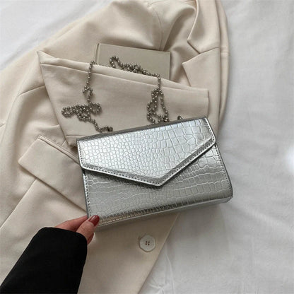 Chic crossbody handbag with elegant design and variety of color options