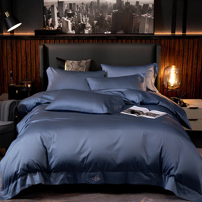 Four-piece quilted cotton bed set in royal blue, showing 200x230 cm cover and 48x74 cm pillowcases for 1.5m bed