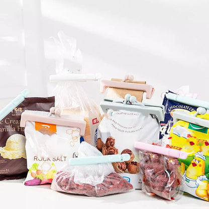 Push-button plain food bag sealing clips in blue and pink, durable PP material