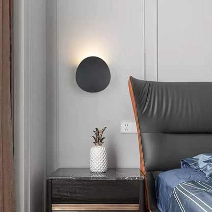 Waterproof wall lamp in black or white aluminum alloy with warm or white light for bedside and living room