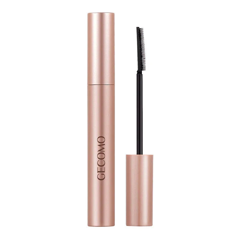 Black mascara tube for curly long lashes, 14cm tall with 8g content.