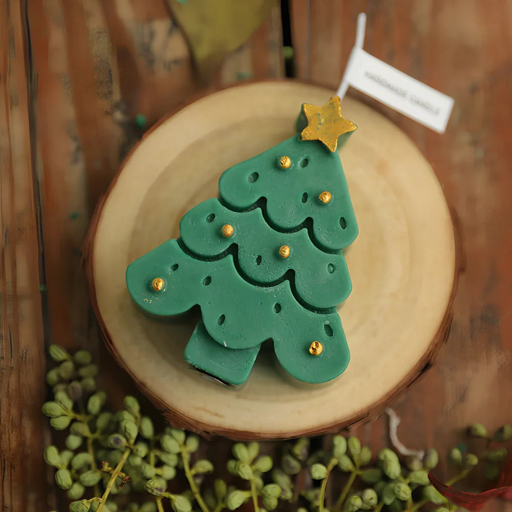 Christmas tree scented soy wax candle with lead-free cotton wick in cylindrical shape, multiple size options available