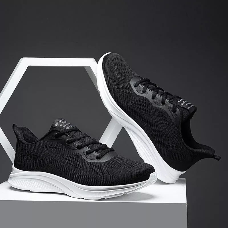Men's lace-up running shoes with mesh upper in various colors