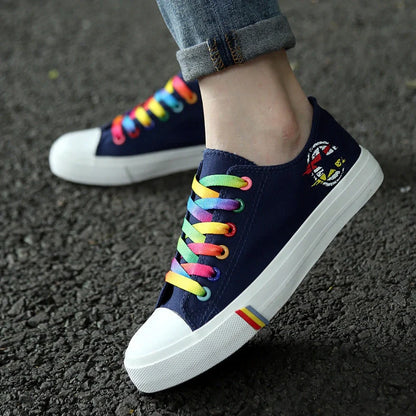 Classic canvas shoes in black and blue colours with lace-up closure and rubber sole