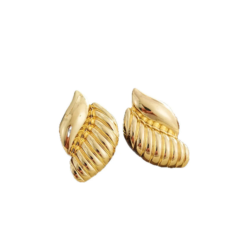 Threaded Water Drop Earrings in Gold for Women, Simple Threader Drop Style, Lightweight Metal Dangle Earrings for Everyday Wear and Occasions
