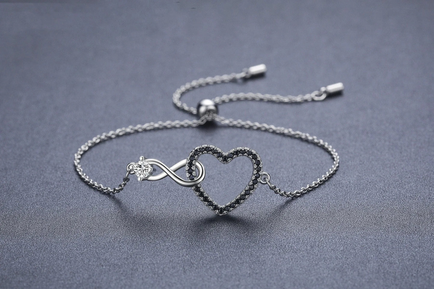 Black heart-shaped 8-shaped bracelet with zircon decorations for women