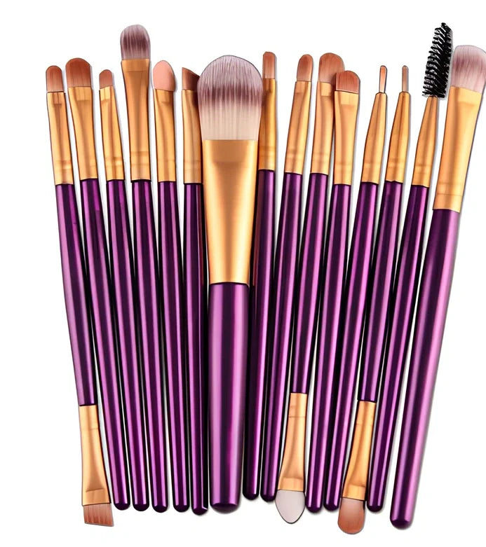 Cosmetic brush kit with 3cm nylon bristles and 14cm plastic handles in multiple colours