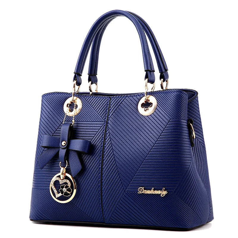 Retro fashion handbag in black with zipper closure and one-shoulder strap, dimensions 30cm by 22cm by 13cm
