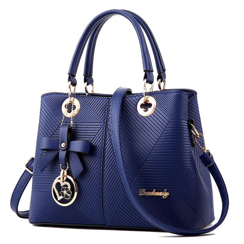 Retro fashion handbag in black with zipper closure and one-shoulder strap, dimensions 30cm by 22cm by 13cm