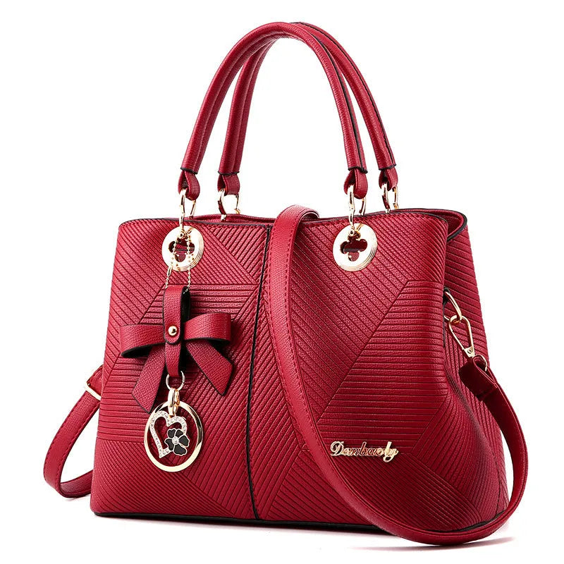 Retro fashion handbag in black with zipper closure and one-shoulder strap, dimensions 30cm by 22cm by 13cm