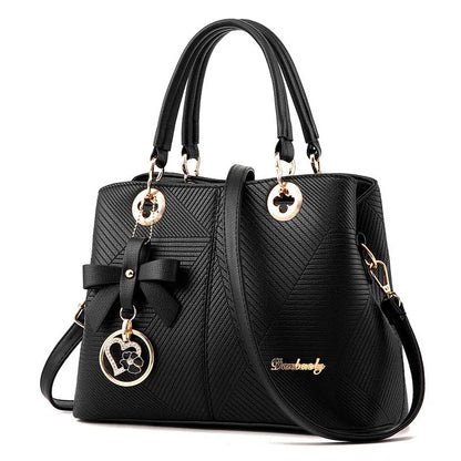 Retro fashion handbag in black with zipper closure and one-shoulder strap, dimensions 30cm by 22cm by 13cm