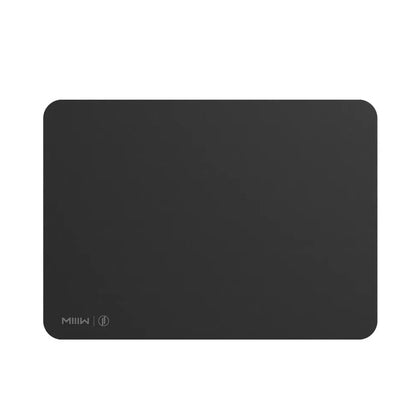 Black gaming mouse pad made of PC and rubber, weighing 285g, with stitched edges for durability
