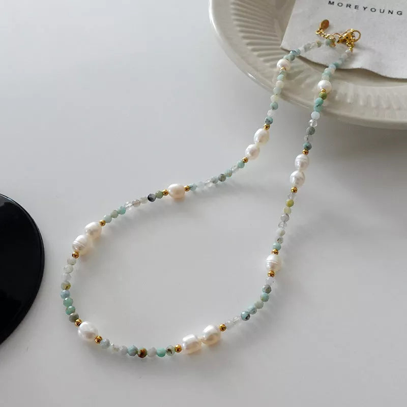 Natural stone pearl necklace with brass gold-plated chain, retro style