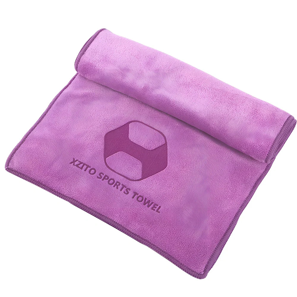 Blue sports sweat absorbent towel with 100x30cm dimensions and polyester-nylon fabric for athletic use